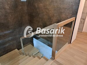 Moderné dubové schody s minimalistickým dizajnom