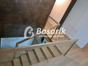 Moderné dubové schody s minimalistickým dizajnom