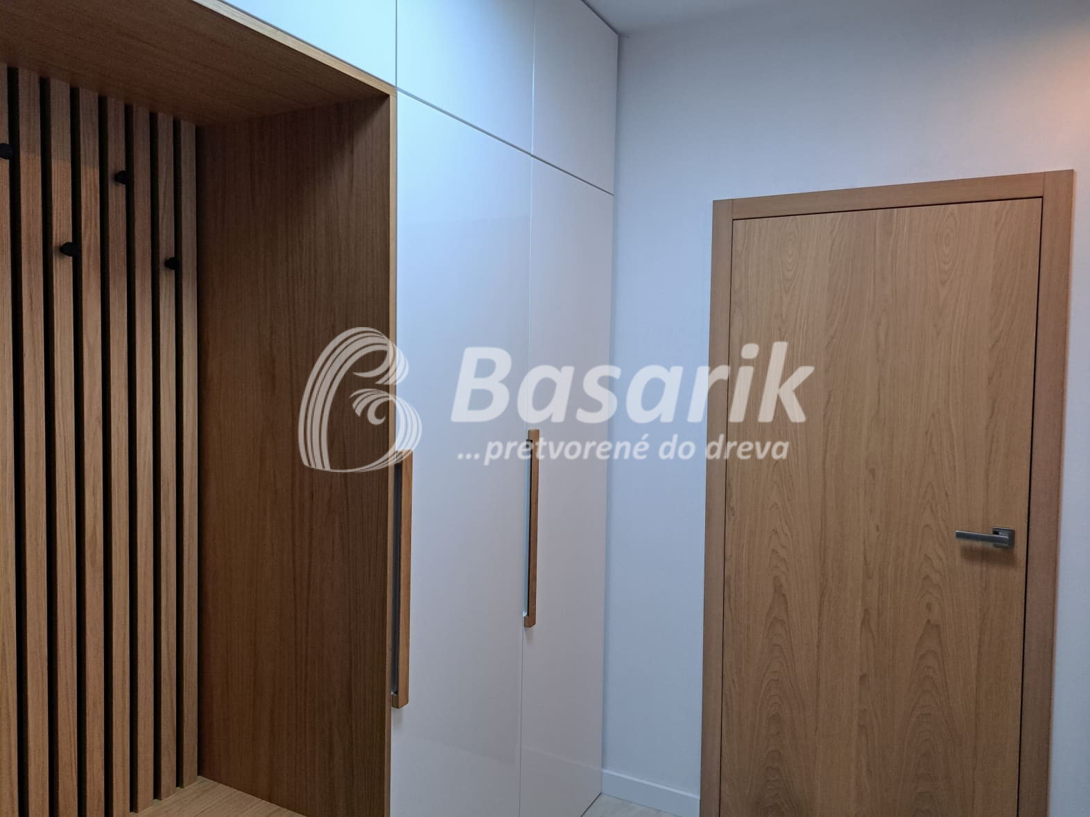 lamelová vešiaková stena- Košice