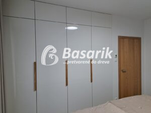 skrine vysoký lesk - Košice