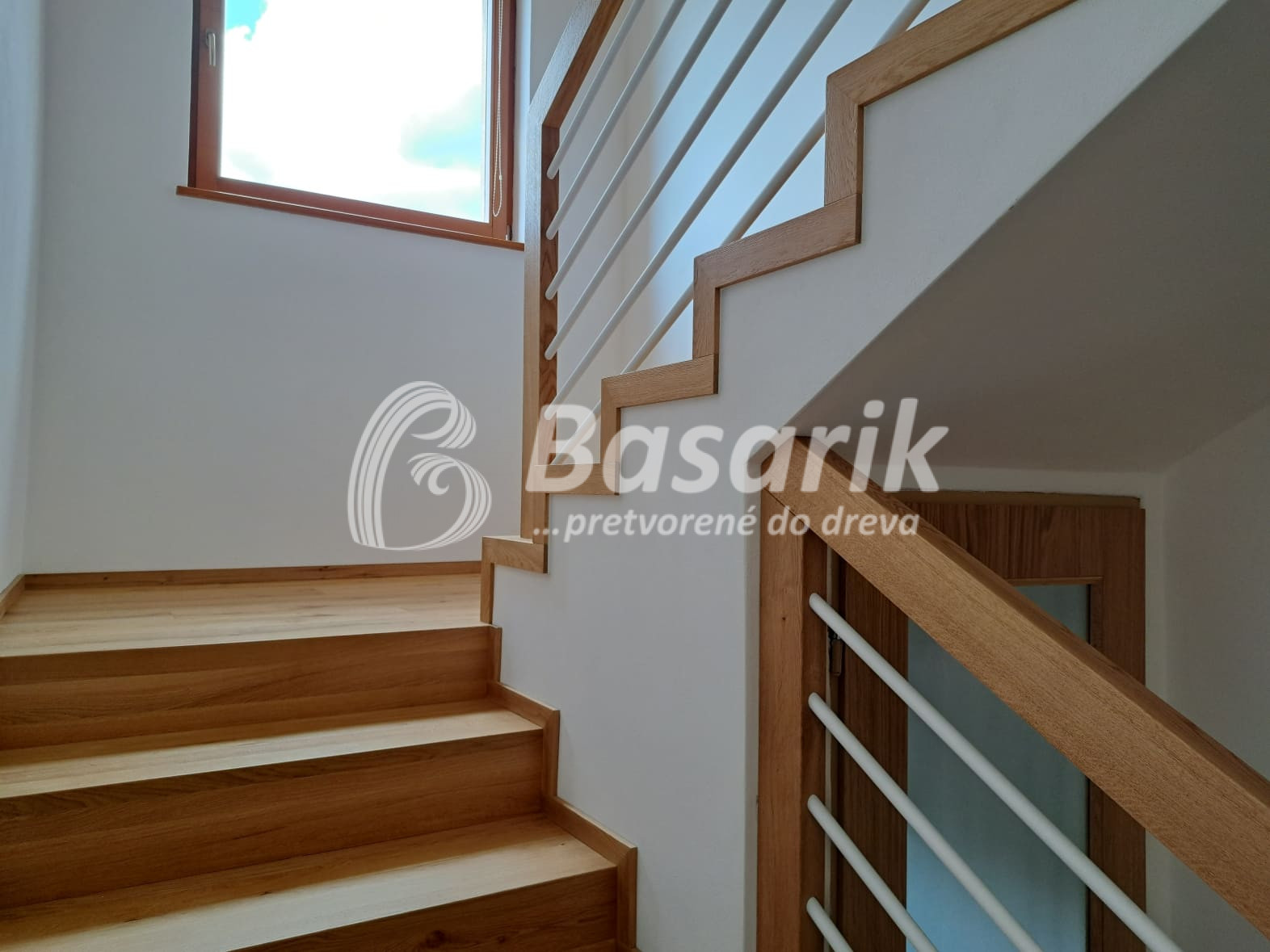 pevné a odolné obloženie betónových schodov