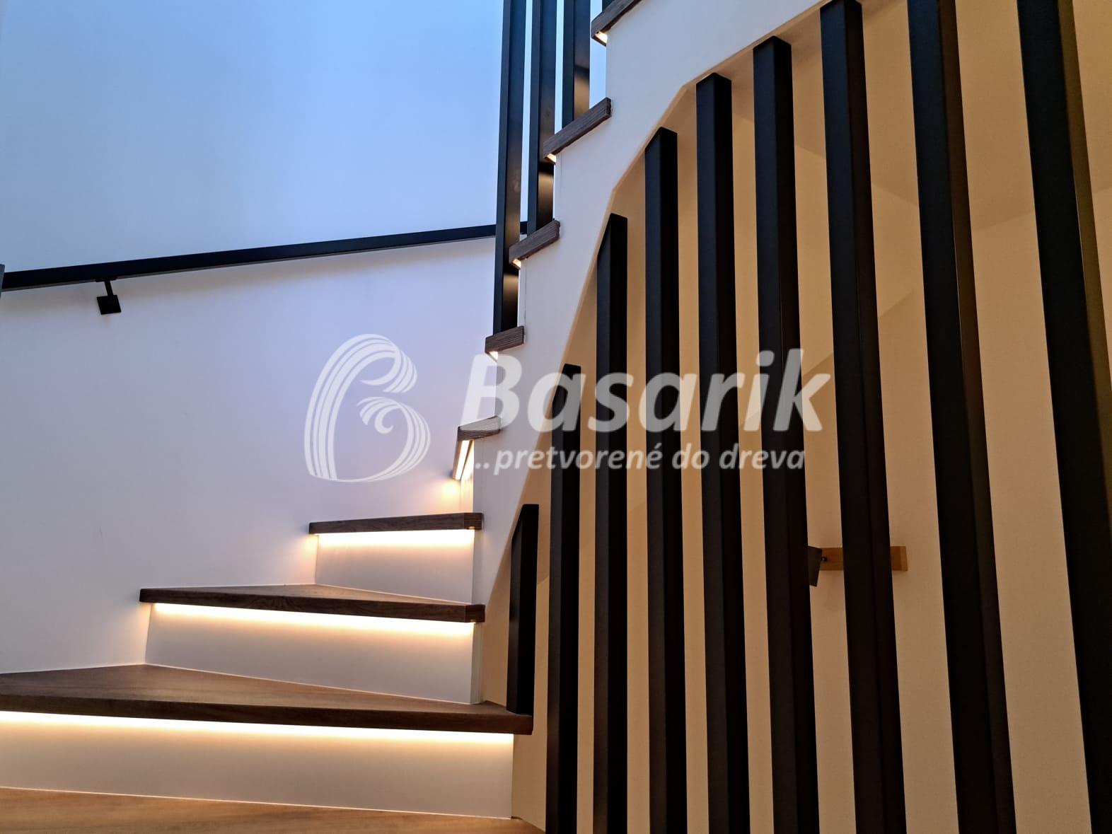 Čierne lamelové zábradlie f.5