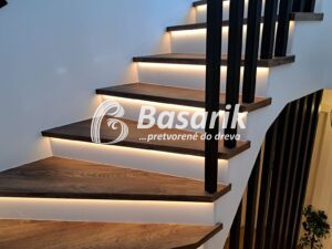 Čierne lamelové zábradlie