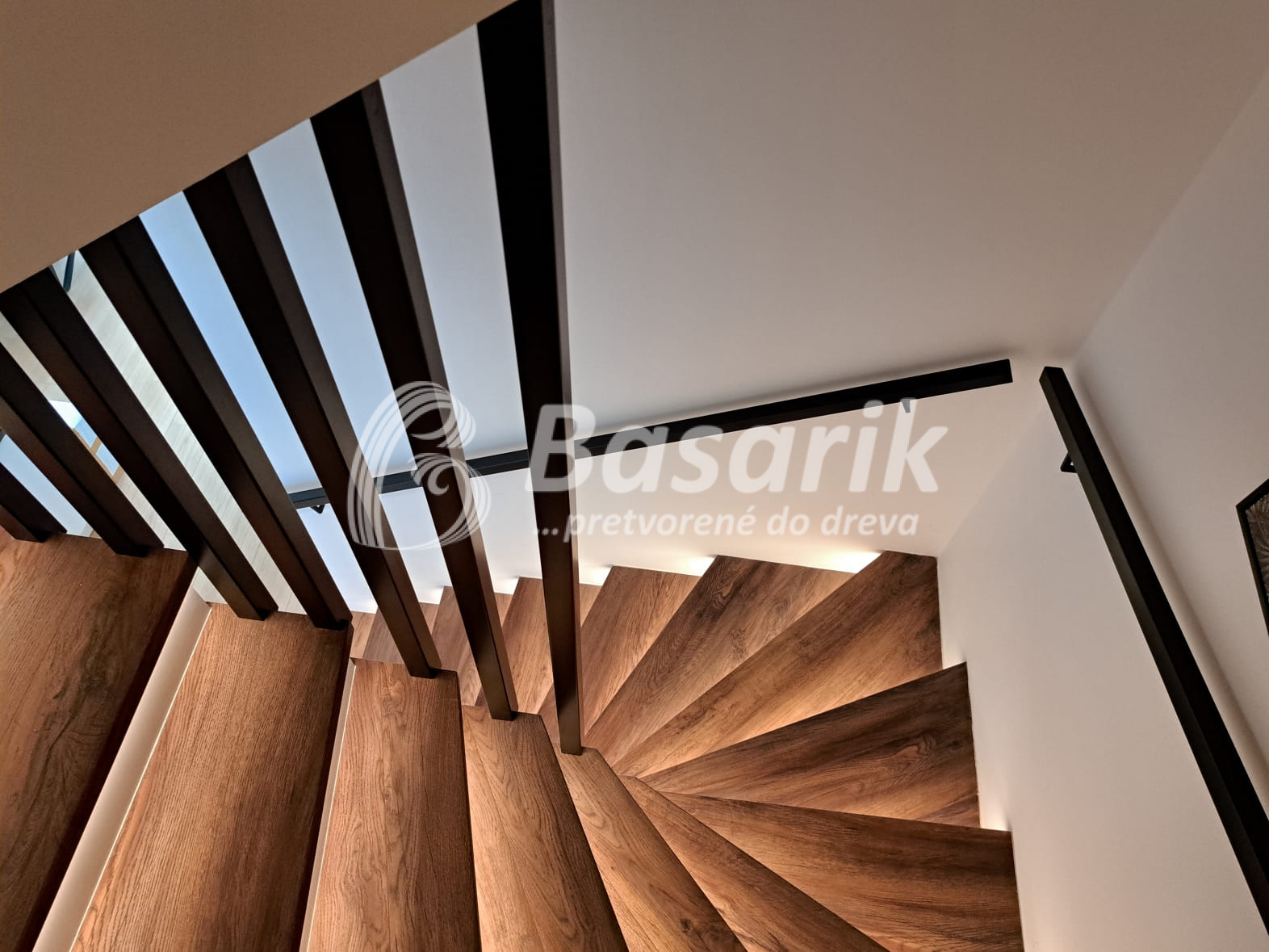 Moderné čierne lamelové zábradlie - Bratislava