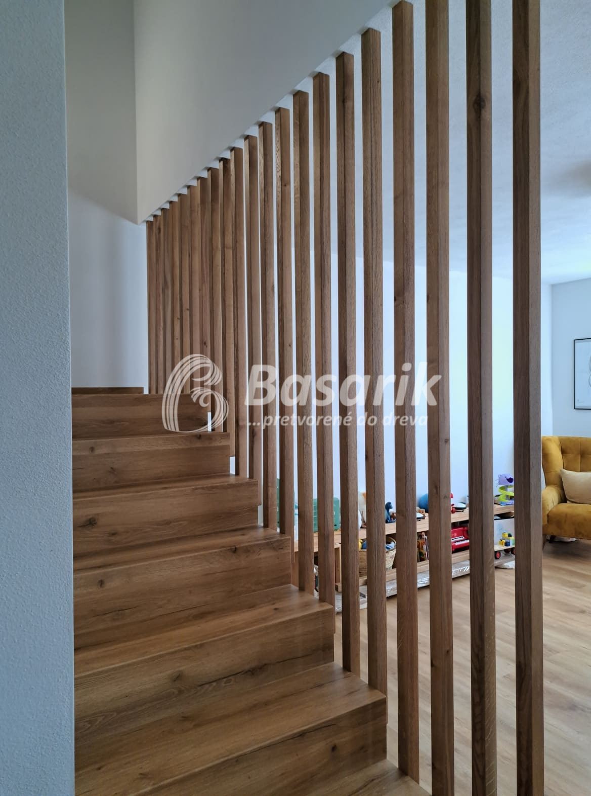 Interiérové zábradlie - lamelová stena f.2