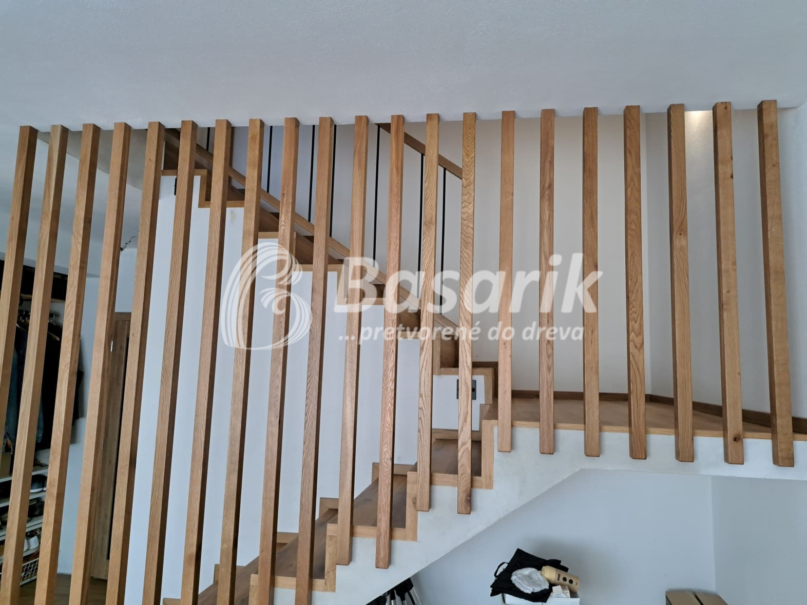 Interiérové zábradlie - lamelová stena