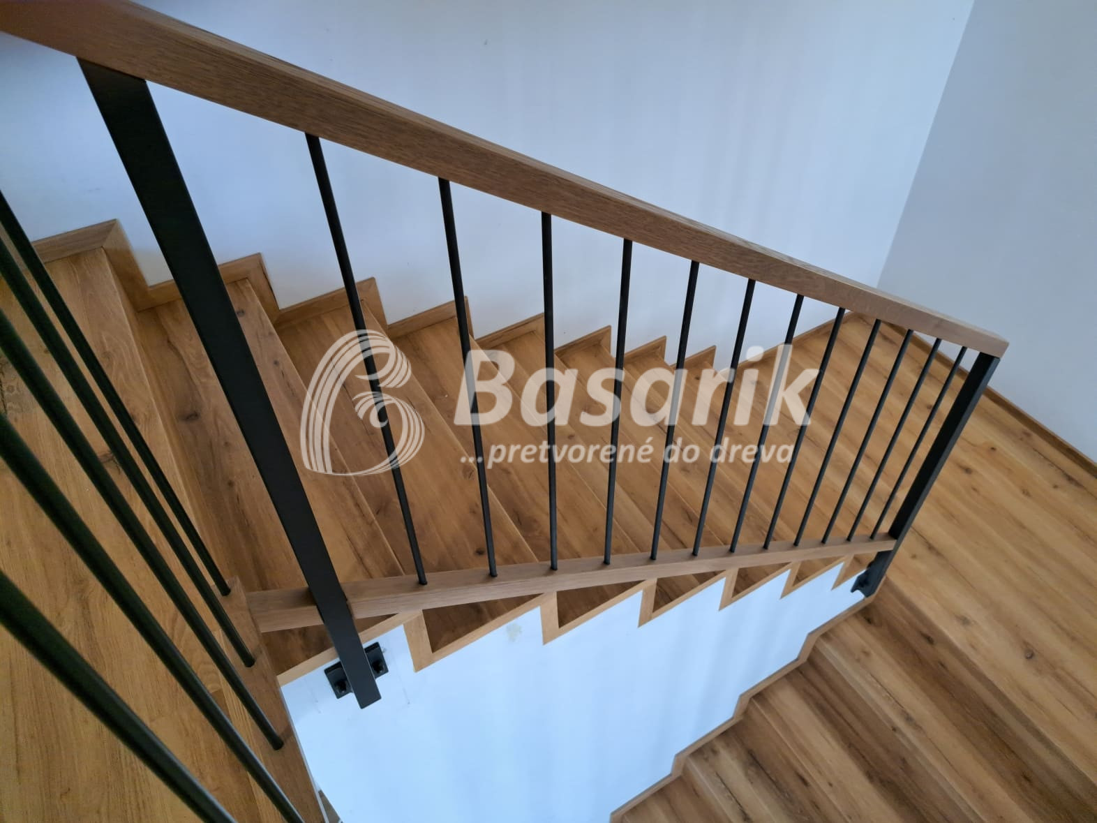 Interiérové zábradlie kovové tyčky, bočné uchytenie