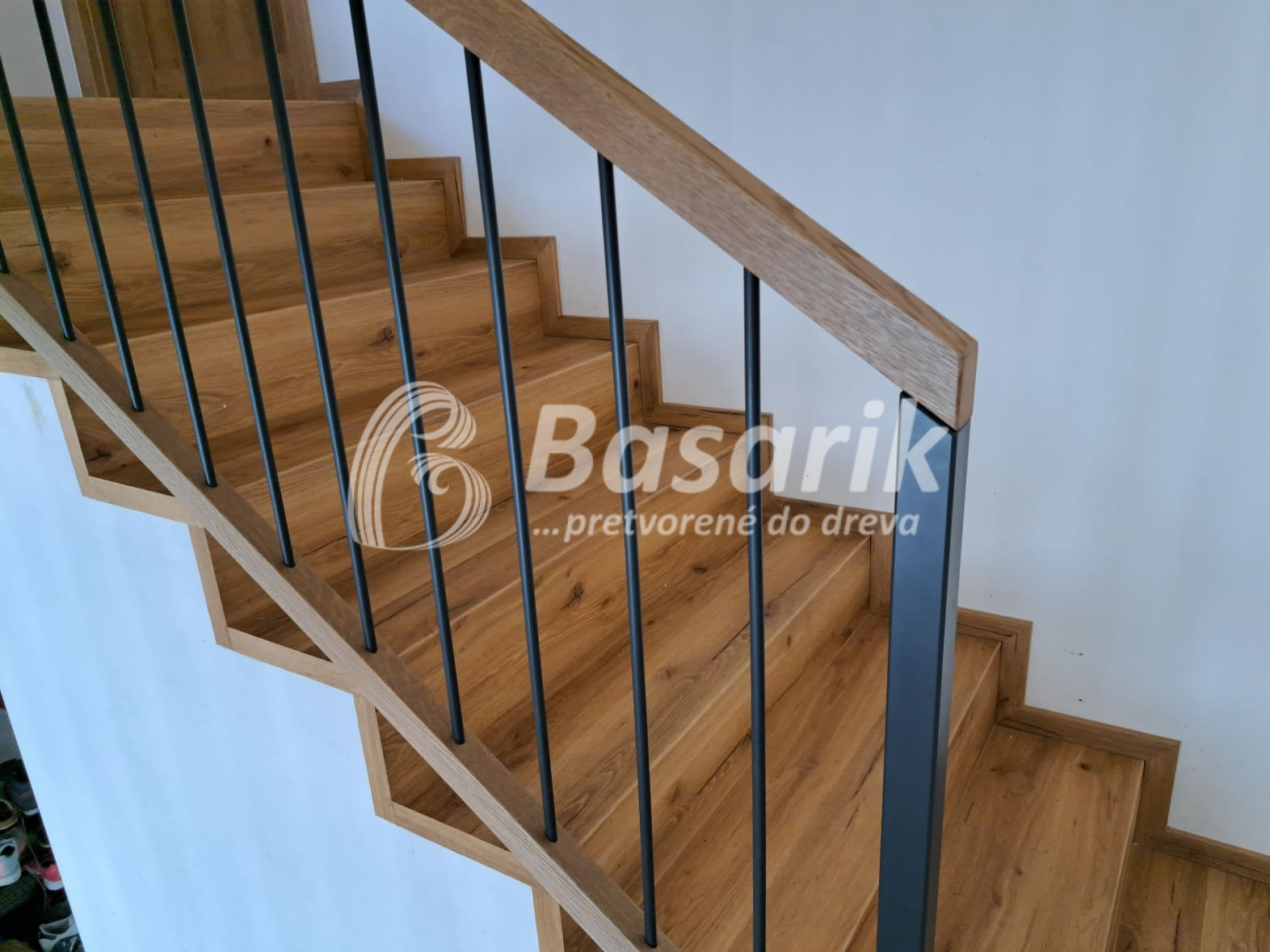 Interiérové zábradlie kovové tyčky