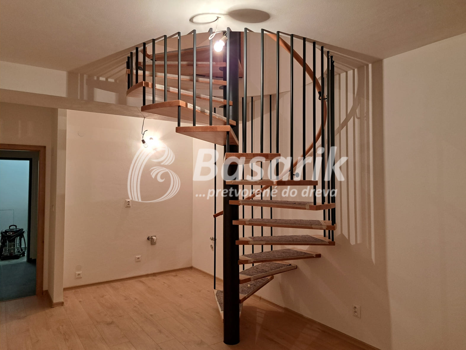 Kovové točité schody