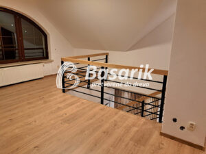 čierne kovové zábradlie - Topoľčany