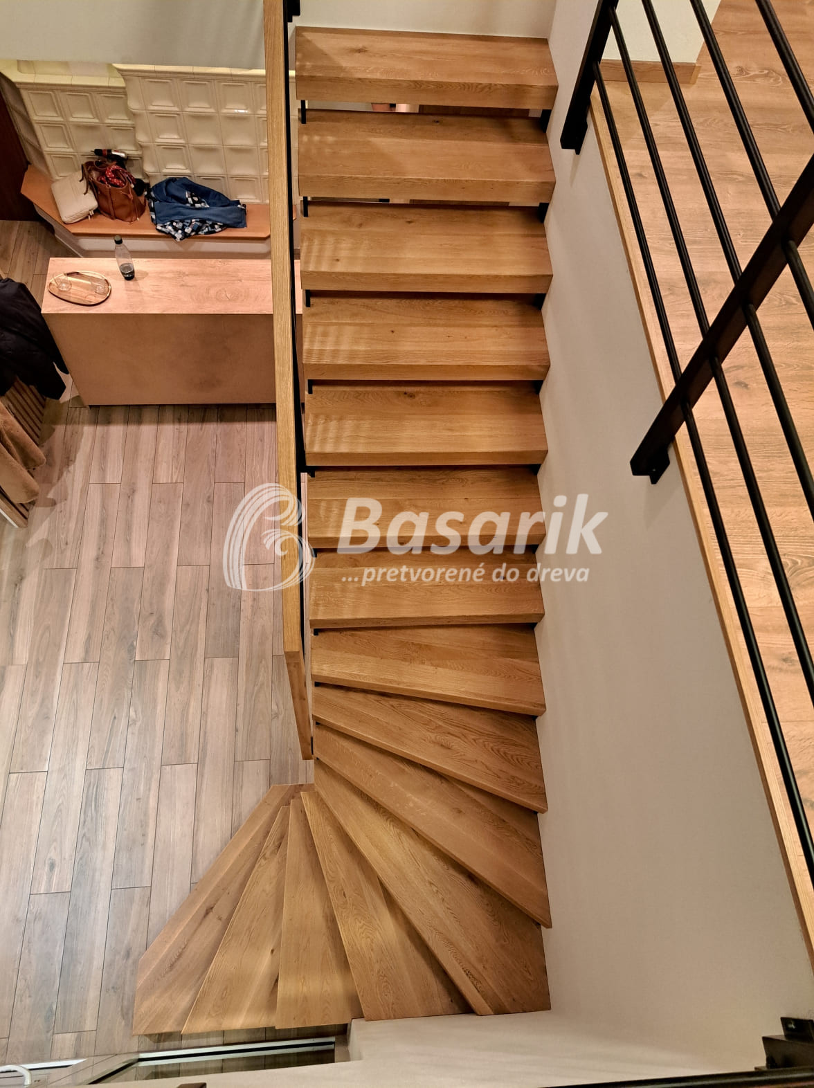 interiérové schody tvar L
