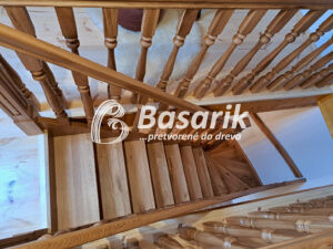 Schody do podkrovia zábradlie na chalupe-f.3