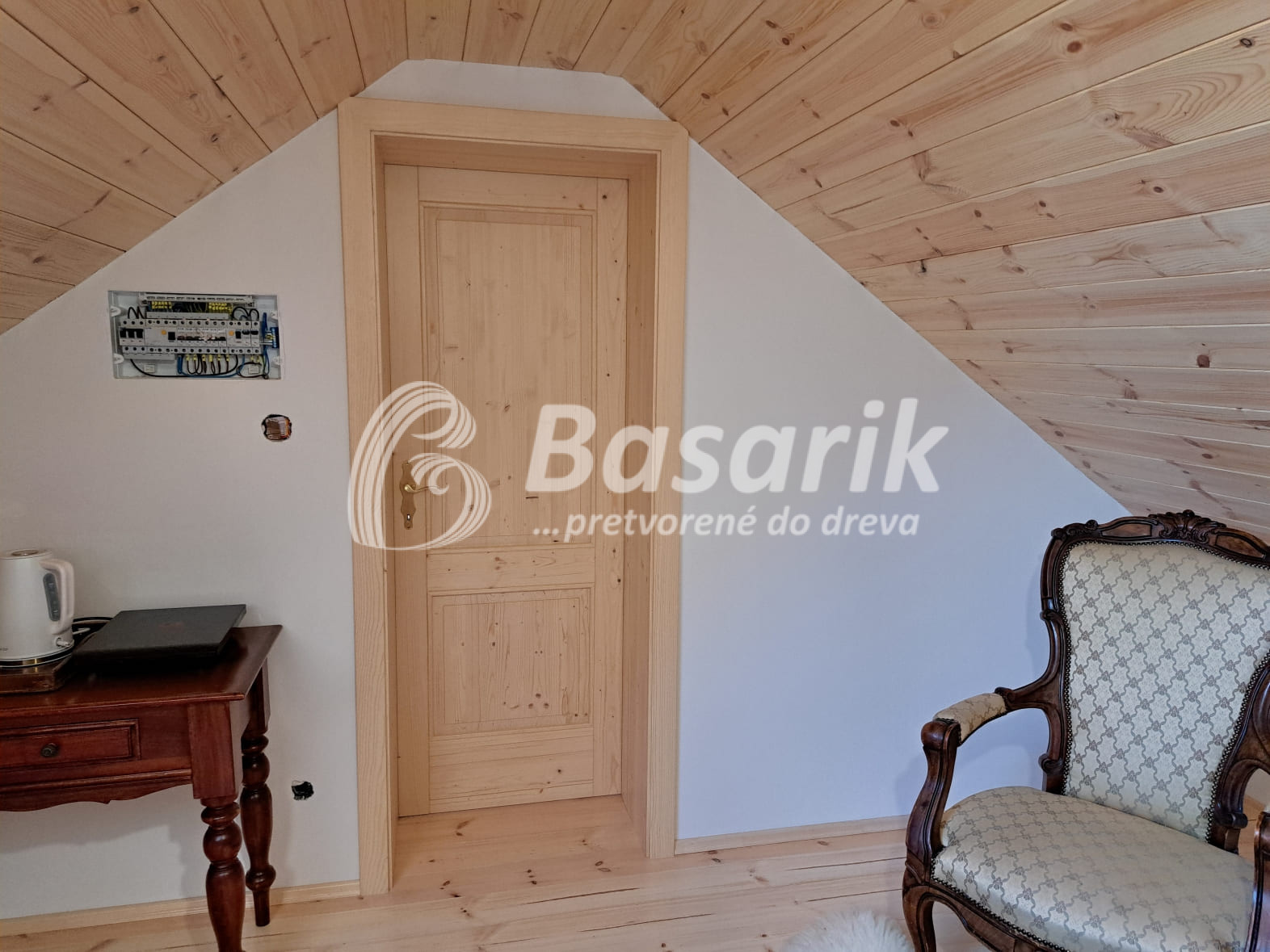 Drevené dvere na chalupu