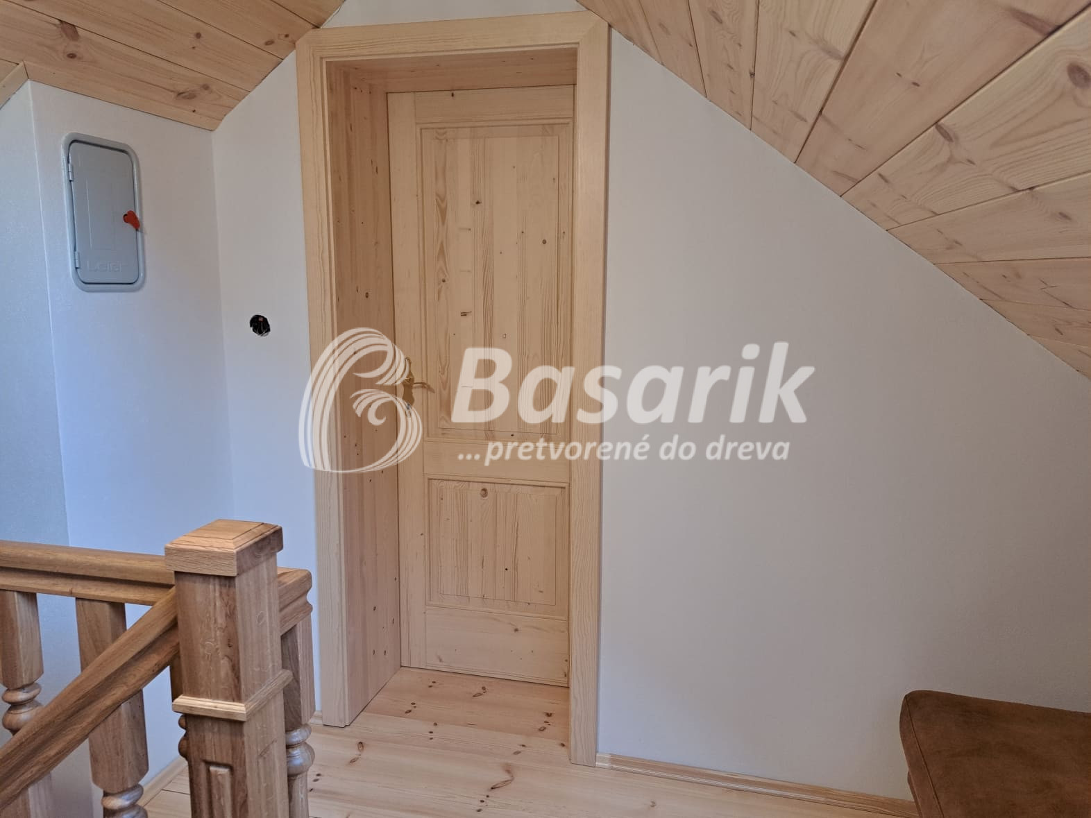 Drevené dvere na chalupu