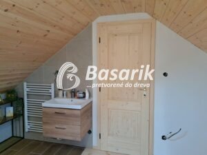 Drevené dvere na chalupu