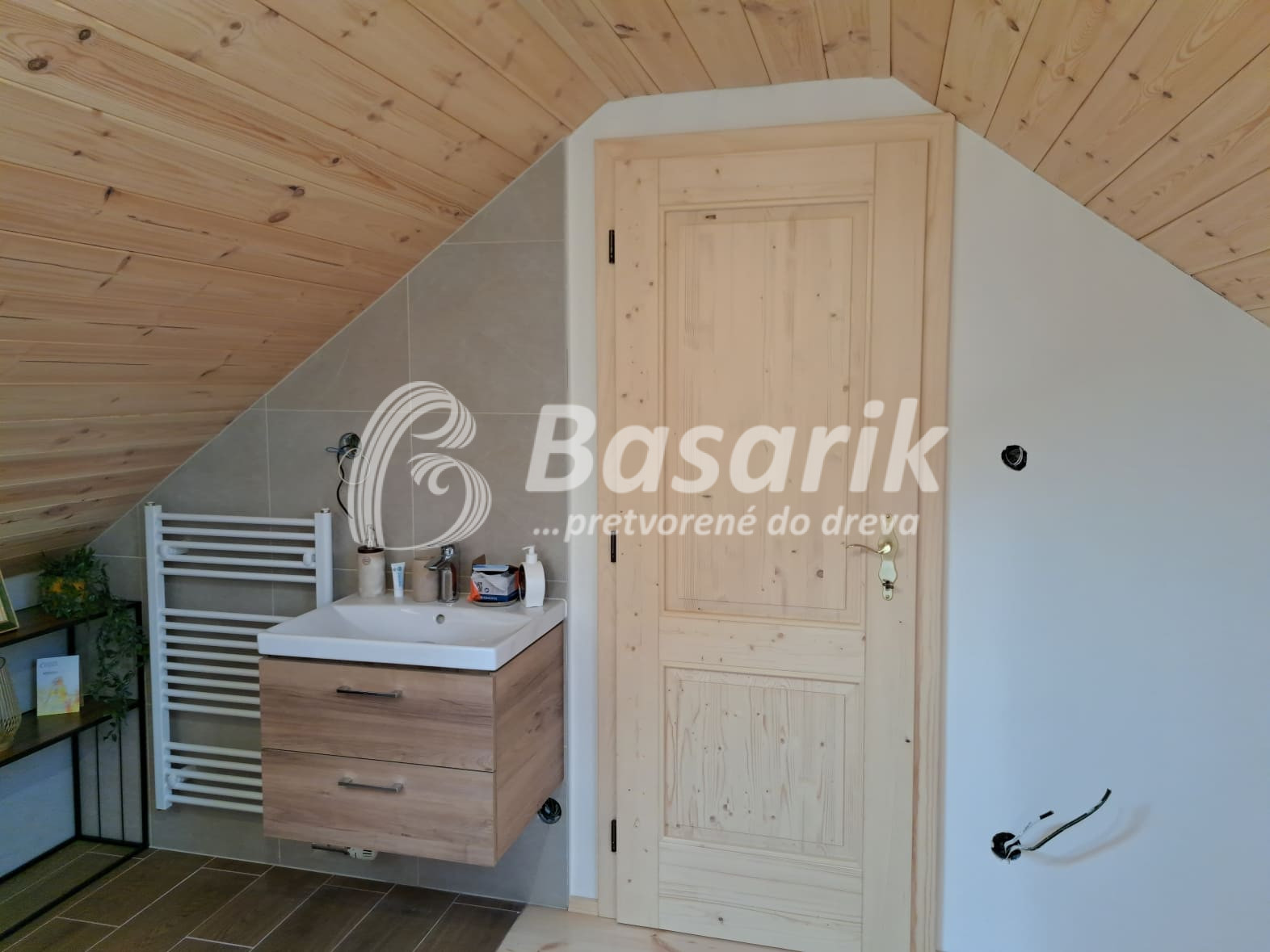 Drevené dvere na chalupu