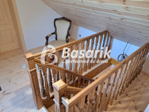 Schody do podkrovia zábradlie na chalupe