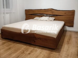 dubová posteľ masív