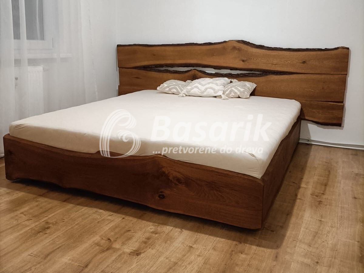 dubová posteľ masív